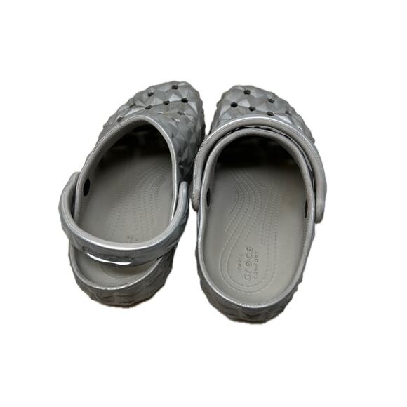 Crocs Gray Silver Slides/Sandals Mens 5 Womans 7 - Picture 2 of 3